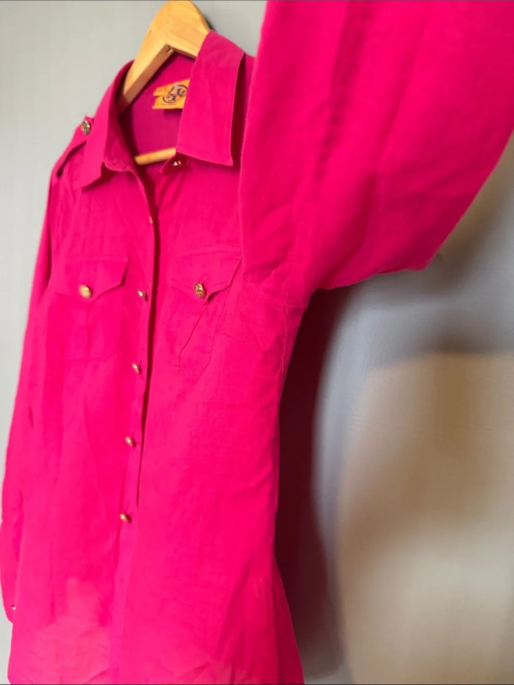 Tory Burch Fuchsia Pink Linen Utility Button Down Shirt Gold Logo Buttons Sz 10